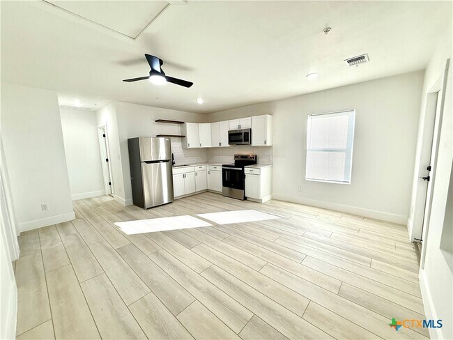 Foto del edificio - 2204 W San Antonio St