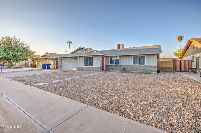 Foto del edificio - 2122 E Radcliffe Dr