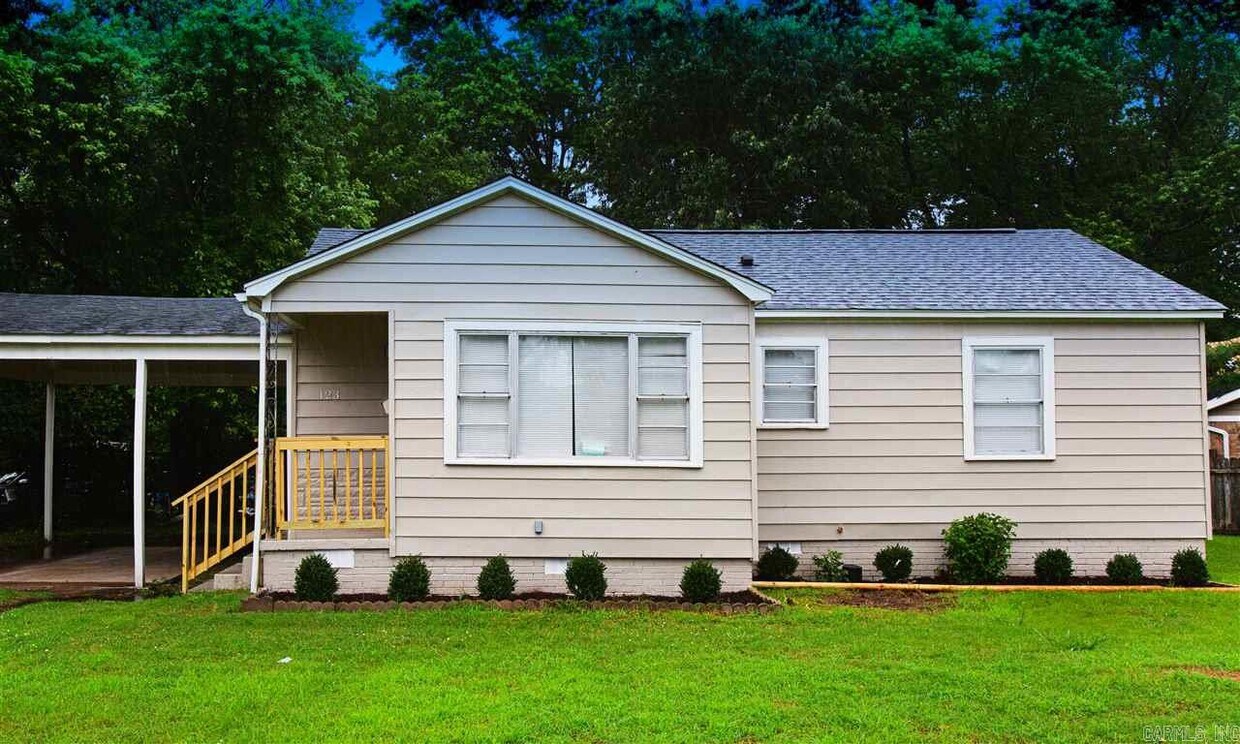 Primary Photo - 123 Saunders Dr