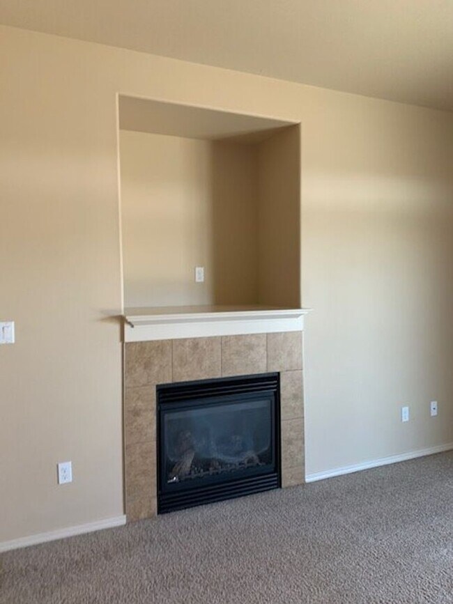 Building Photo - 3 bd. 2 bath Rambler Available November 10!