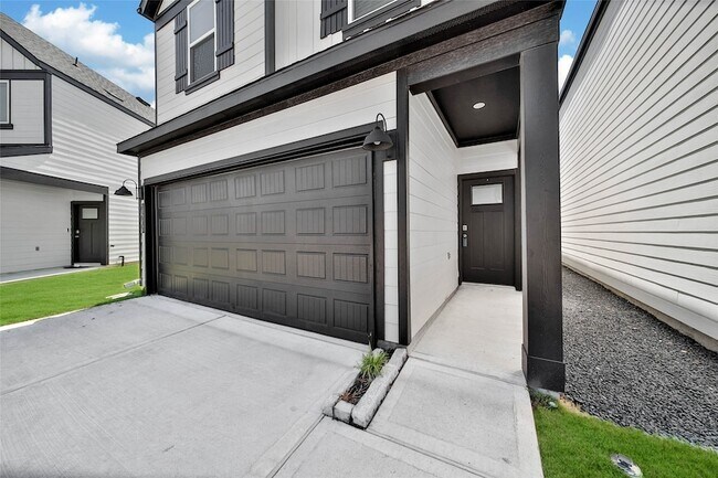 Building Photo - 12310 Greenwood Gate Dr