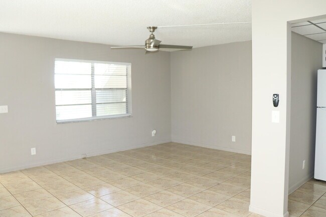 Building Photo - 482 Flanders Dr
