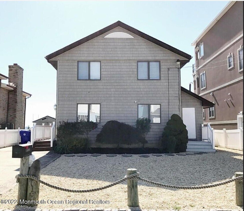 Primary Photo - 210 Cartagena Dr