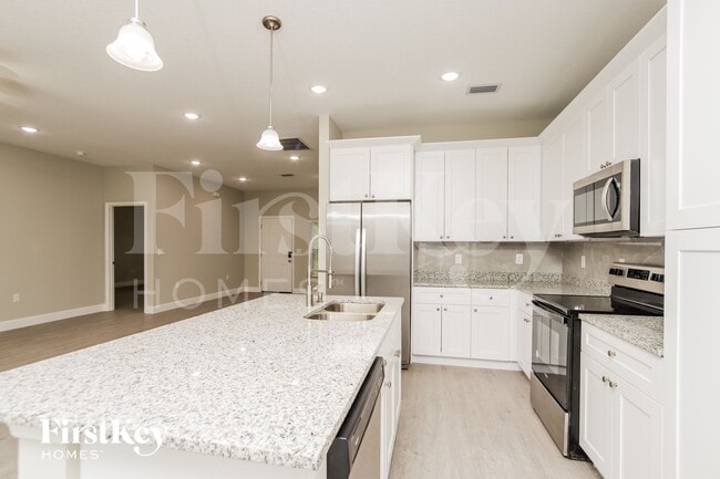 Building Photo - 124 Lamarque St