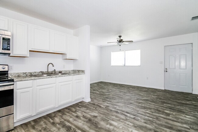 Building Photo - 4BR 2BA Winter Haven home now leasing!