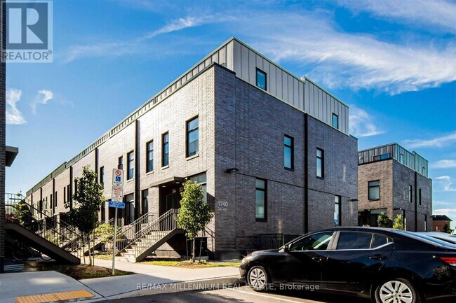 Photo du bâtiment - 1740-1740 Simcoe St N