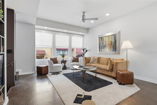 Foto del edificio - 106 Fareham Pl N