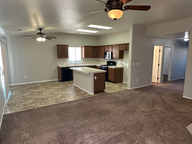 Foto del edificio - 3747 W Sweet Ave