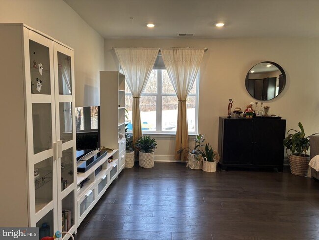 Foto del edificio - 983 Skylar Ct.