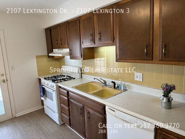 Building Photo - A Pantry with Personality: 2 Bed 1 Bath Ba...