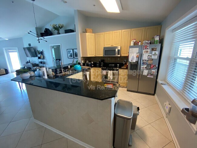 Building Photo - 1412 1st St N