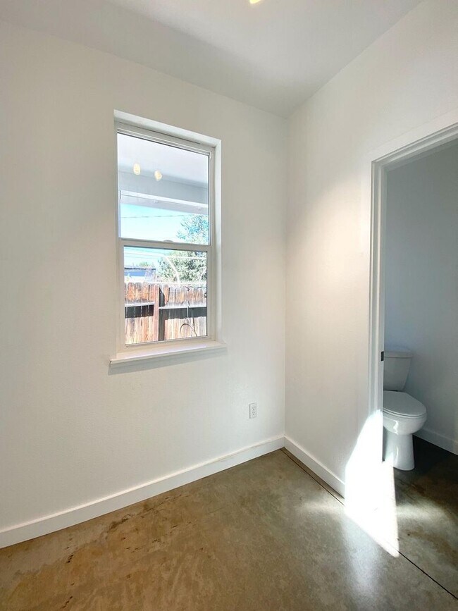 Foto del edificio - 446 Roberts St