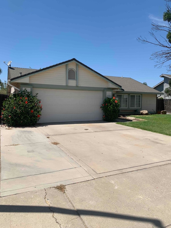 Building Photo - 3101 Chestnut Dr