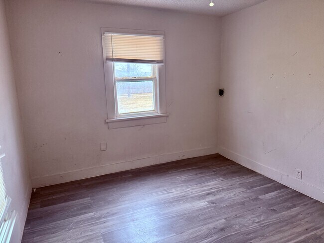 Building Photo - 1709 47th St