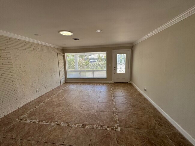 Foto del edificio - 349 NE 31st St