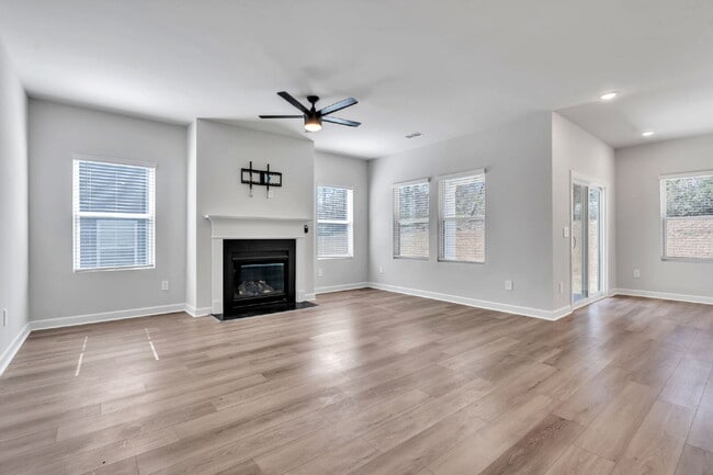 Foto del edificio - Like New 3BR/2BA Home is Woodruff, SC  **$1995/mo rent