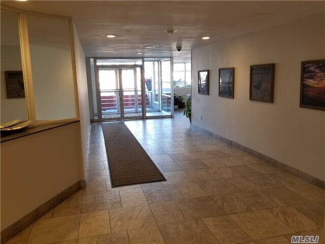Foto del edificio - 840 Shore Rd