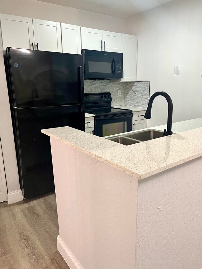 Foto del edificio - 2820 N Oakland Forest Dr