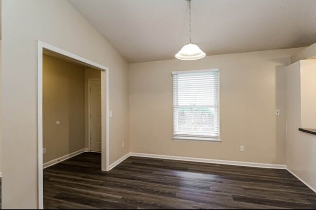 Foto del edificio - 5936 Loch Arbor Ln