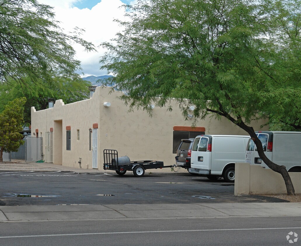 Building Photo - 4-Plex on Glenn St