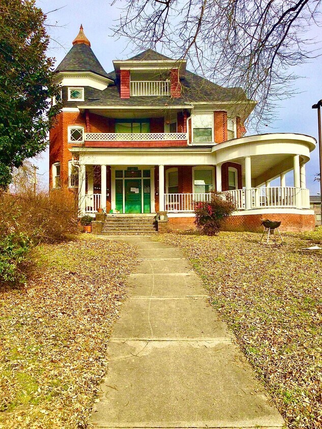 Primary Photo - 1208 Bridge Ave