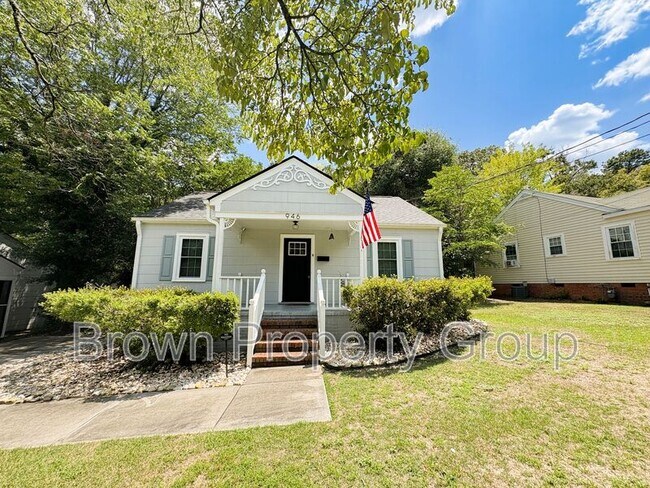Foto del edificio - 946 McKimmon Rd