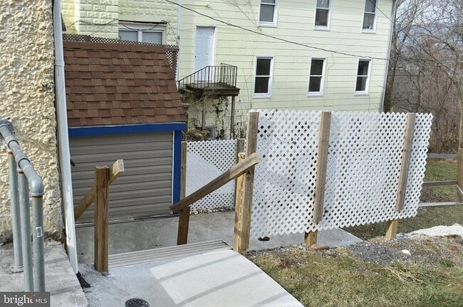 Foto del edificio - 6726 Jefferson Blvd