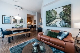 Building Photo - La Voile Pointe-Claire