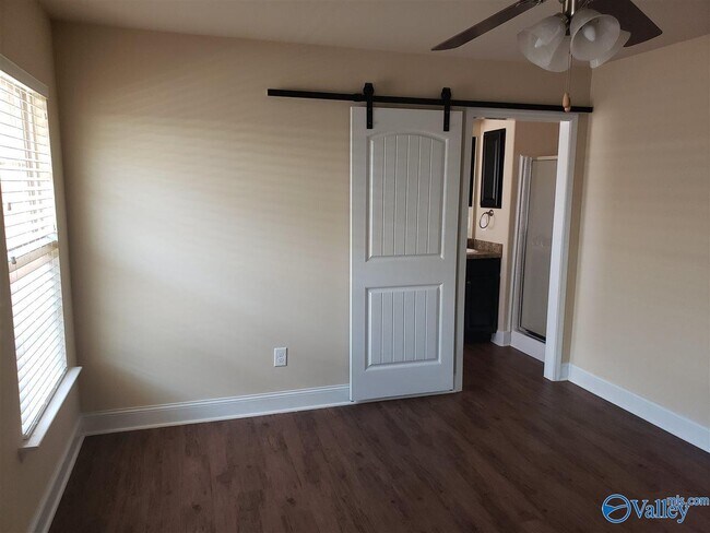 Foto del edificio - 119 Joe Fletcher Dr