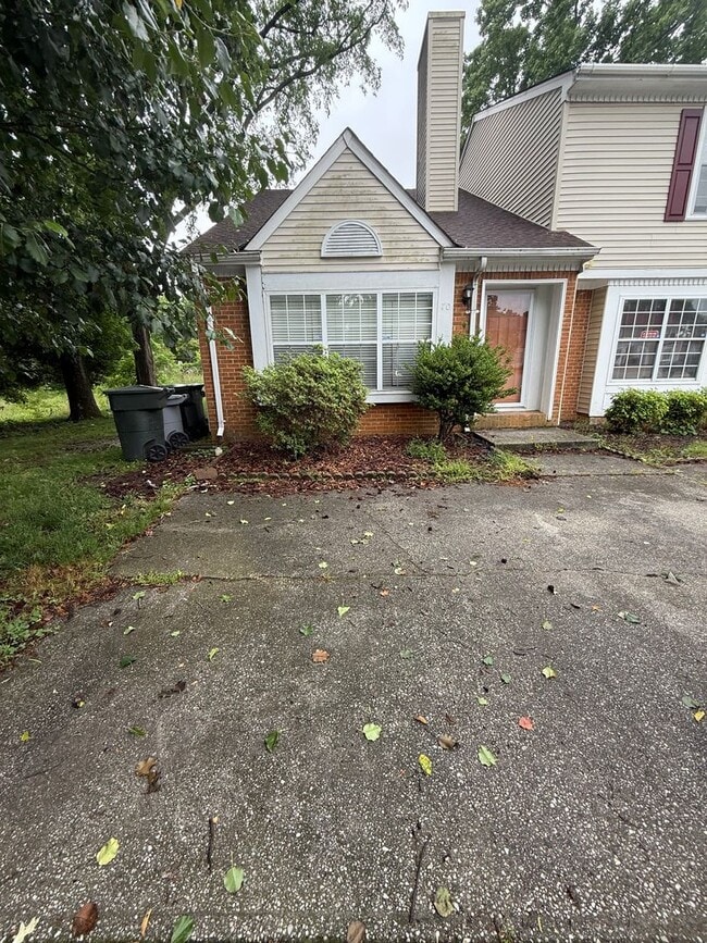 Building Photo - Beautiful Updated 3 Bedroom, 2 Bathroom To...