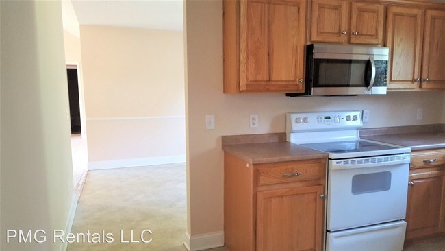 Building Photo - 2402 Walden Way