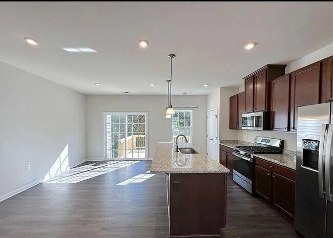 Building Photo - 801 Romeria Dr