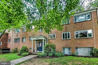 Building Photo - 10501 Montrose Ave