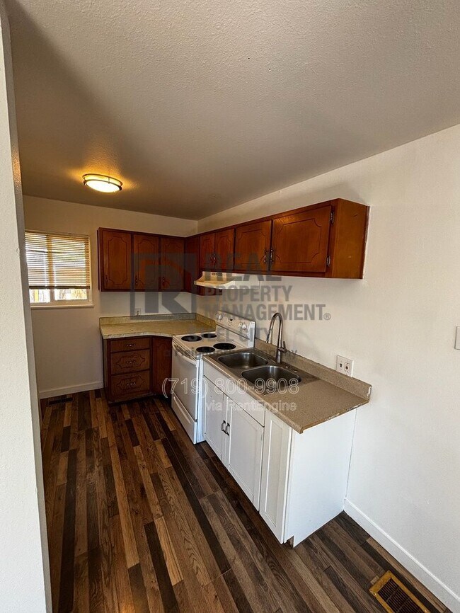 Foto del edificio - 910 E 9th St