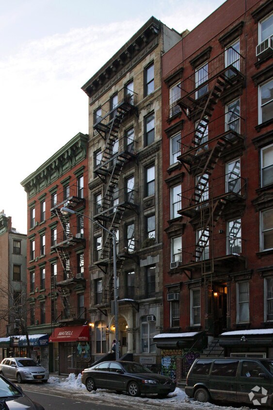 Foto principal - 348 E 9th St