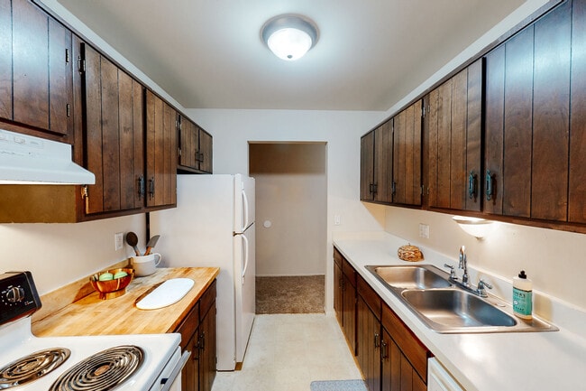 Interior Photo - Traver Crossing