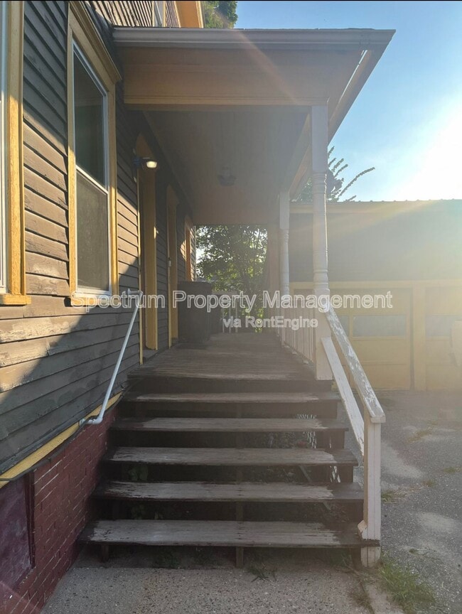 Building Photo - 367 Turner St