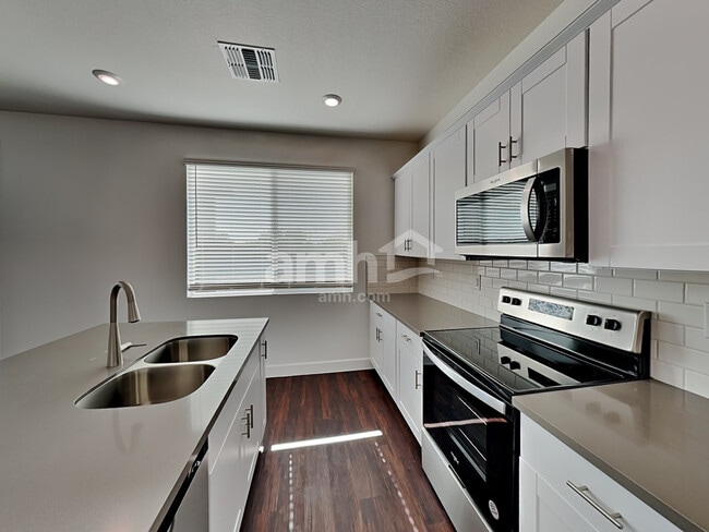 Building Photo - 9612 Harkes Dr