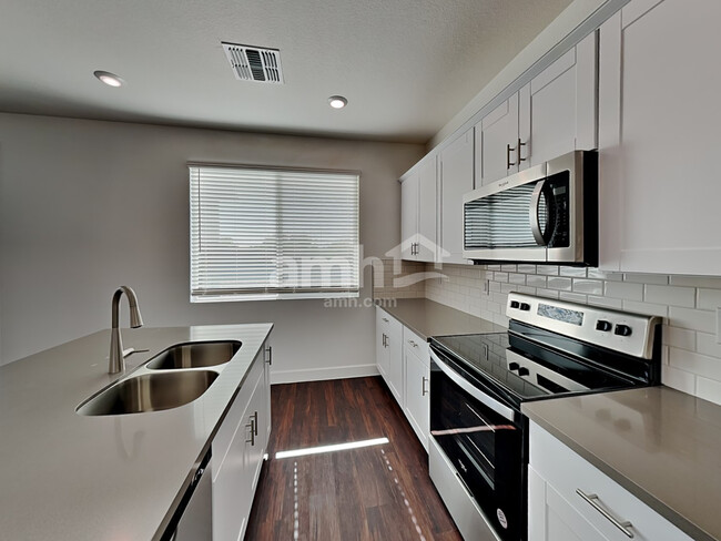 Building Photo - 9636 Harkes Dr
