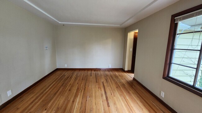 Foto del edificio - Super Cute and Spacious 4 Bedroom Russell ...