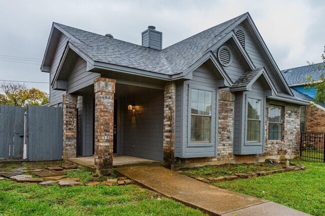 Building Photo - 10611 Woodleaf Dr