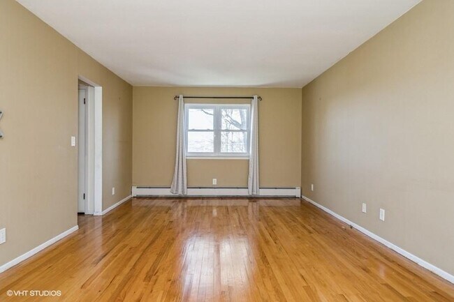 Building Photo - 126 Linden Ln