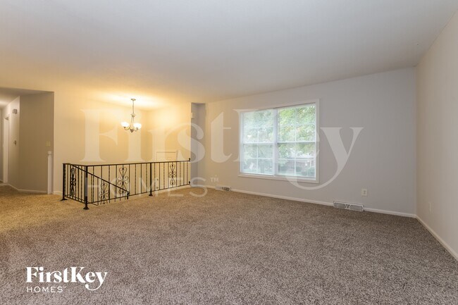 Foto del edificio - 5905 NW Whispering Oaks Ln