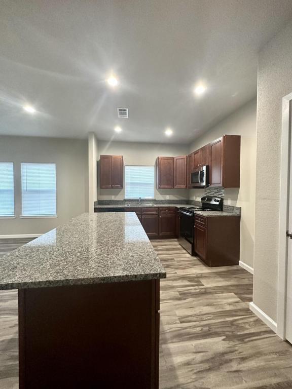 Foto del edificio - 484 Sandy Beach Rd