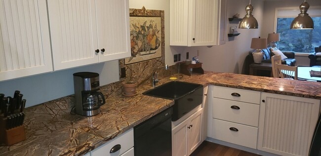 Building Photo - Wonderful Fully Furnished In Town Rental with Amazing View of the Harbor!