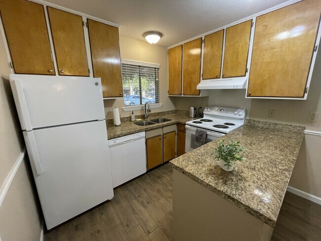 Building Photo - 1710 Trinity Pl