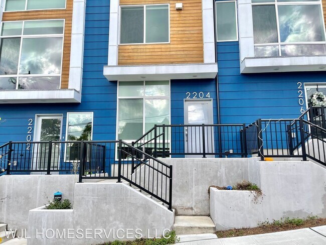 Foto del edificio - 3 br, 2.5 bath House - 2204 E Fir St