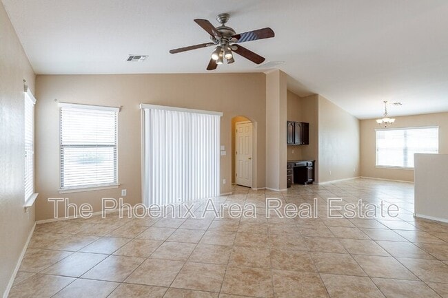 Foto del edificio - 3049 W Silver Creek Dr