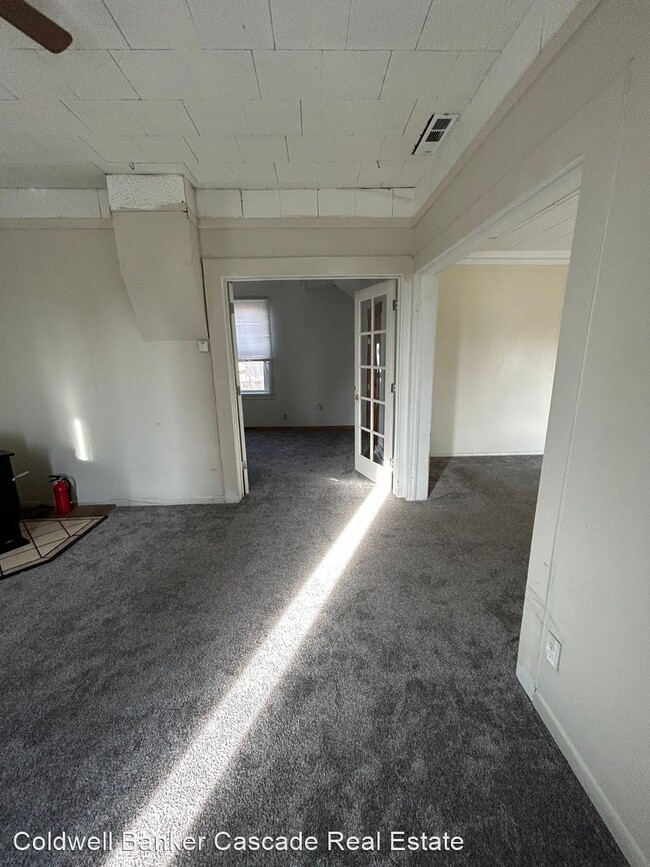 Building Photo - 4 br, 1 bath House - 311 E Court ST