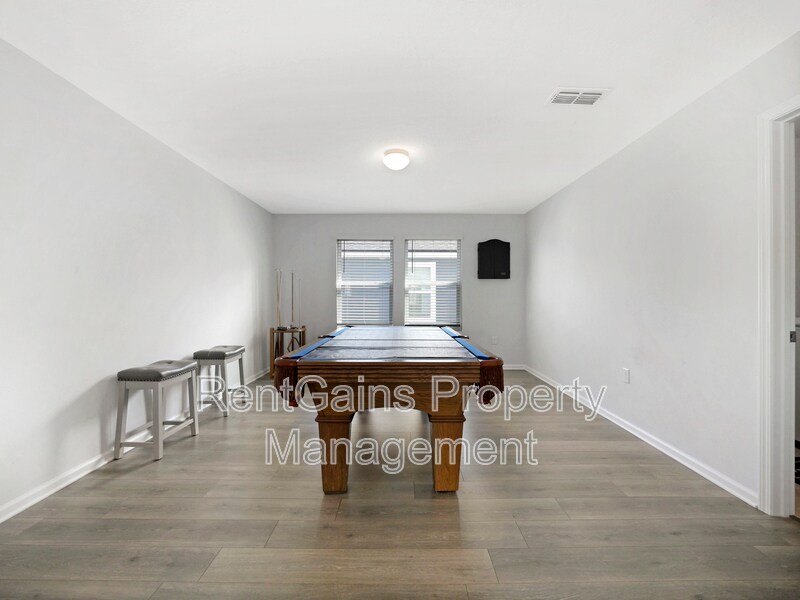 Primary Photo - 597 Meadow Ridge Dr